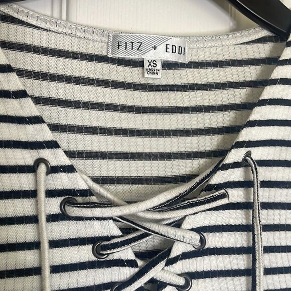 Fits + Eddi long sleeve drawstring top size xs - Picture 3 of 3